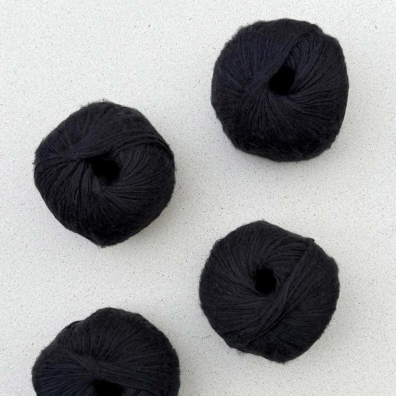 Pascuali Suave Yarn Soft Premium Wool Blend black 98