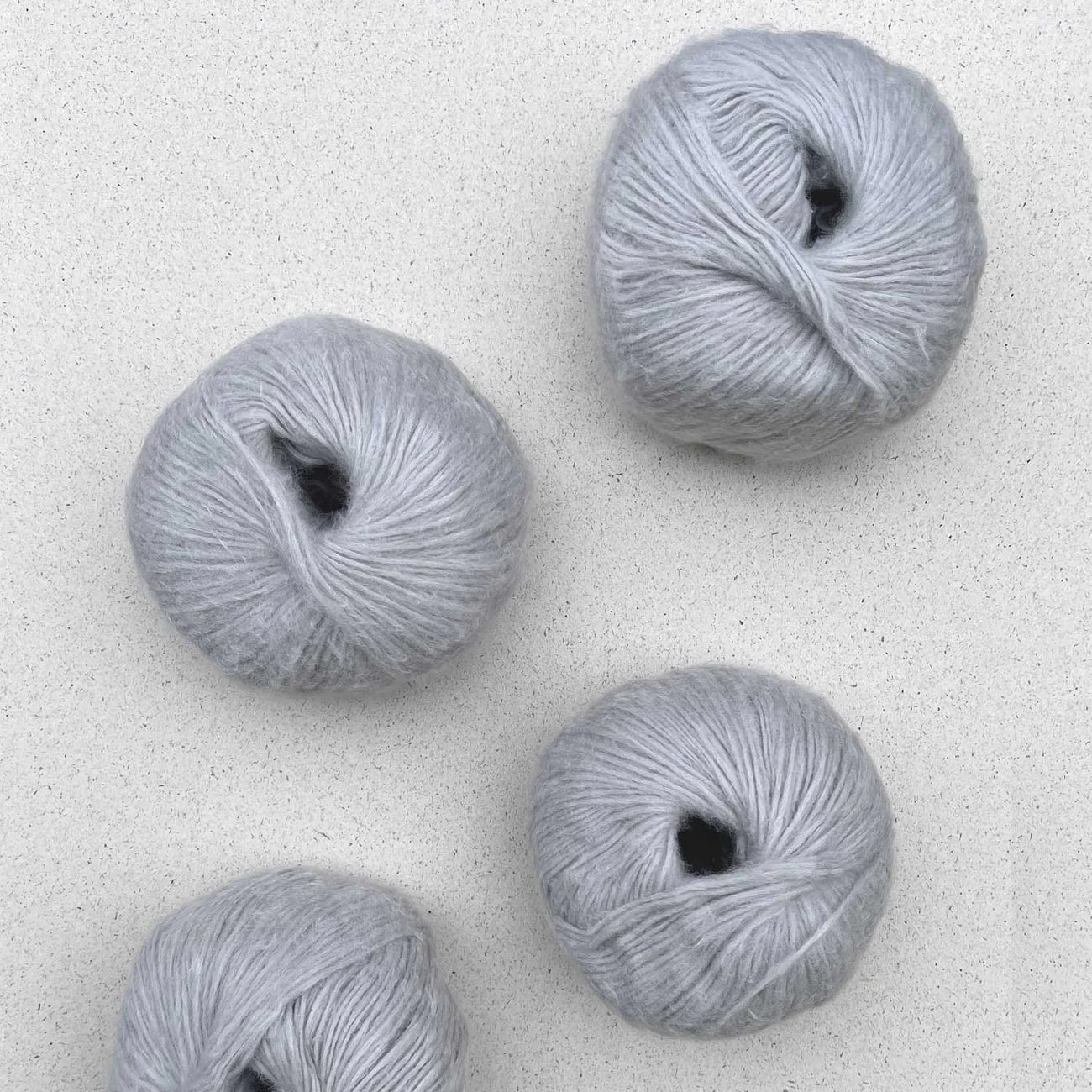 Pascuali Suave Yarn Soft Premium Wool Blend Silver 100