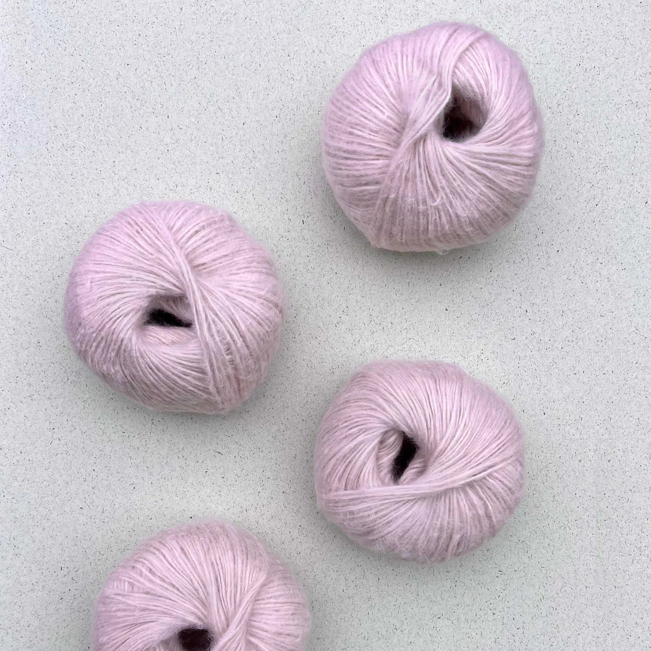 Pascuali Suave Yarn Soft Premium Wool Blend Peony 104