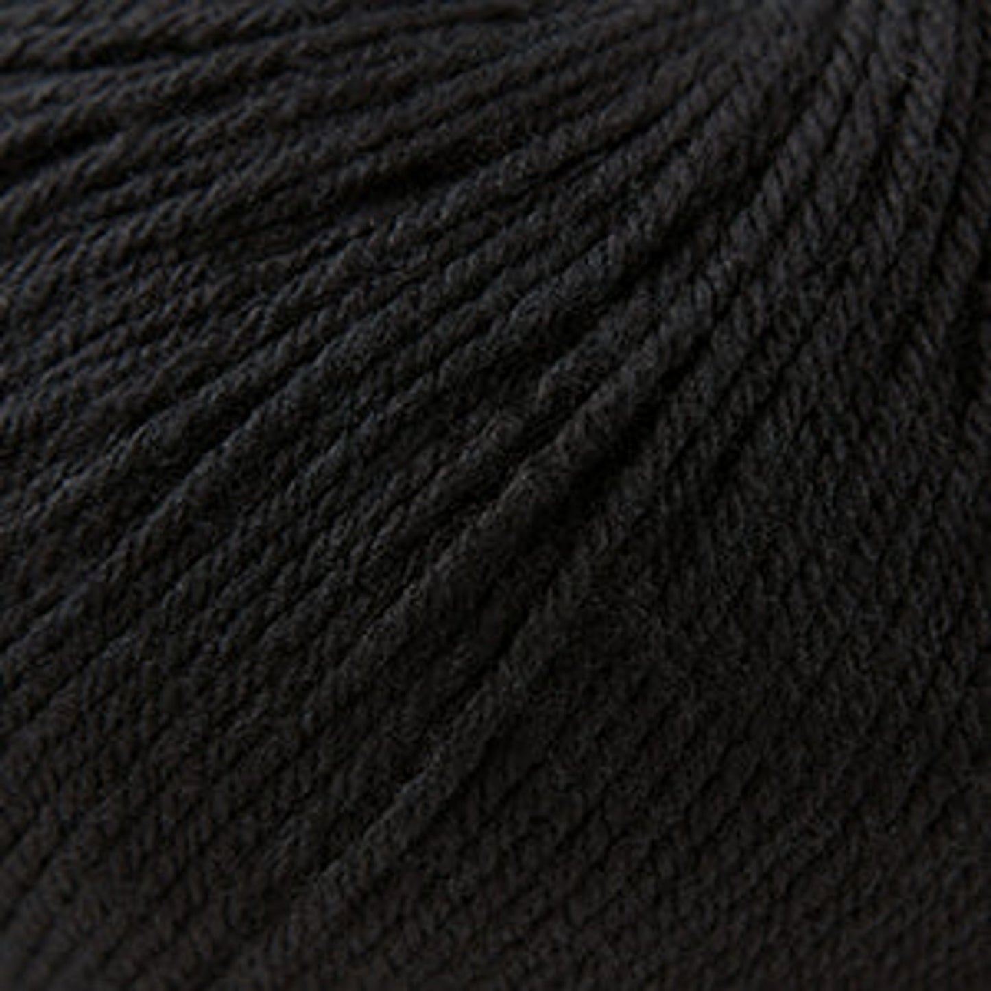 Cascade Yarns 220 Superwash wool in black, ideal for soft and durable knitting projects