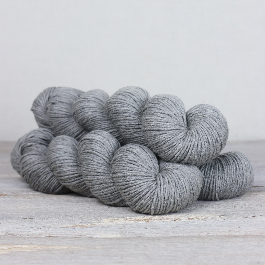 Gray Herb & Hue yarn for knitting, soft and ideal for cozy projects and garments.
