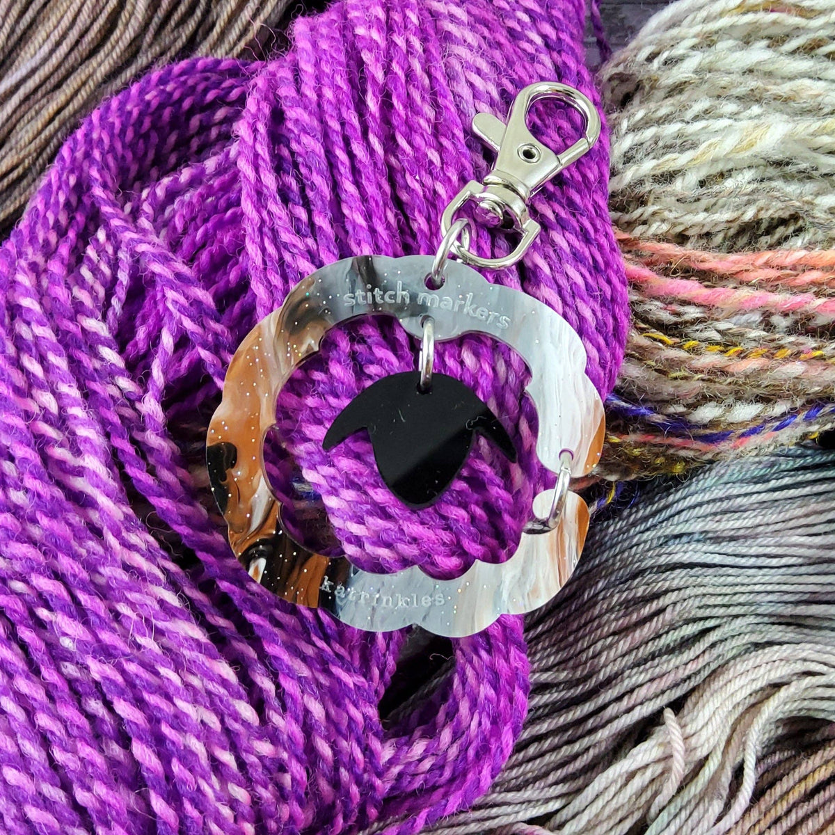 Katrinkles purse bag charm featuring a stylish design with stitch markers and colorful yarn