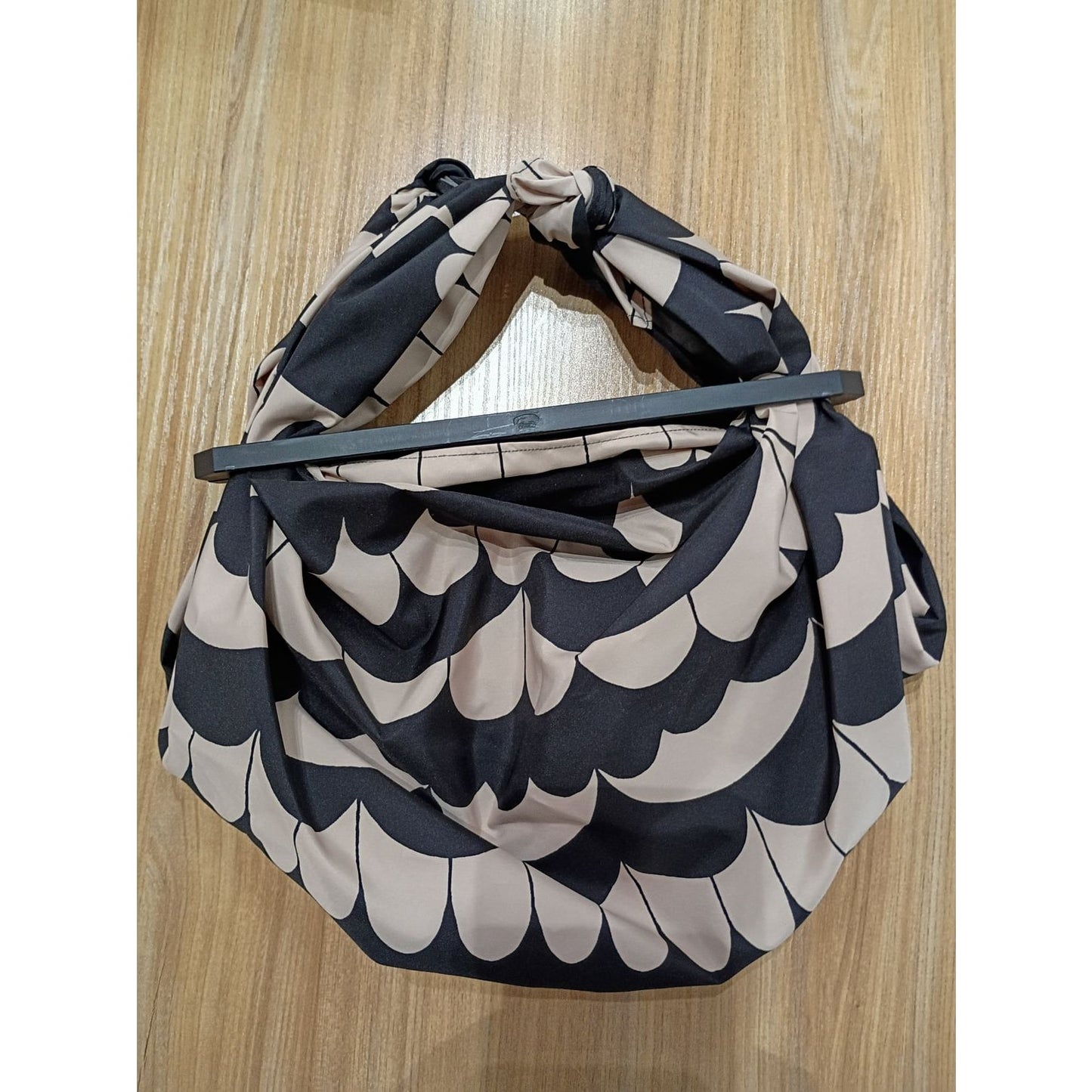 Stylish AriYARN reusable shopping bag with unique pattern for eco-friendly shopping