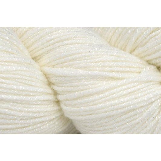 Universal Yarn Wool Pop in soft white color, perfect for cozy knitting and crocheting projects